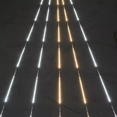 Las tiras de persecución blancas flexibles de la agua corriente de la carrera de caballos smd2835 de las luces que destellaban 24V de la tira del LED llevaron ligero